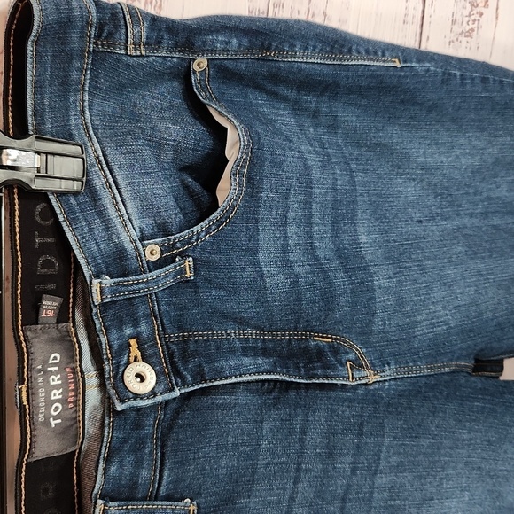 Torrid Sky High Skinny Jean - Premium Stretch - Picture 3 of 8